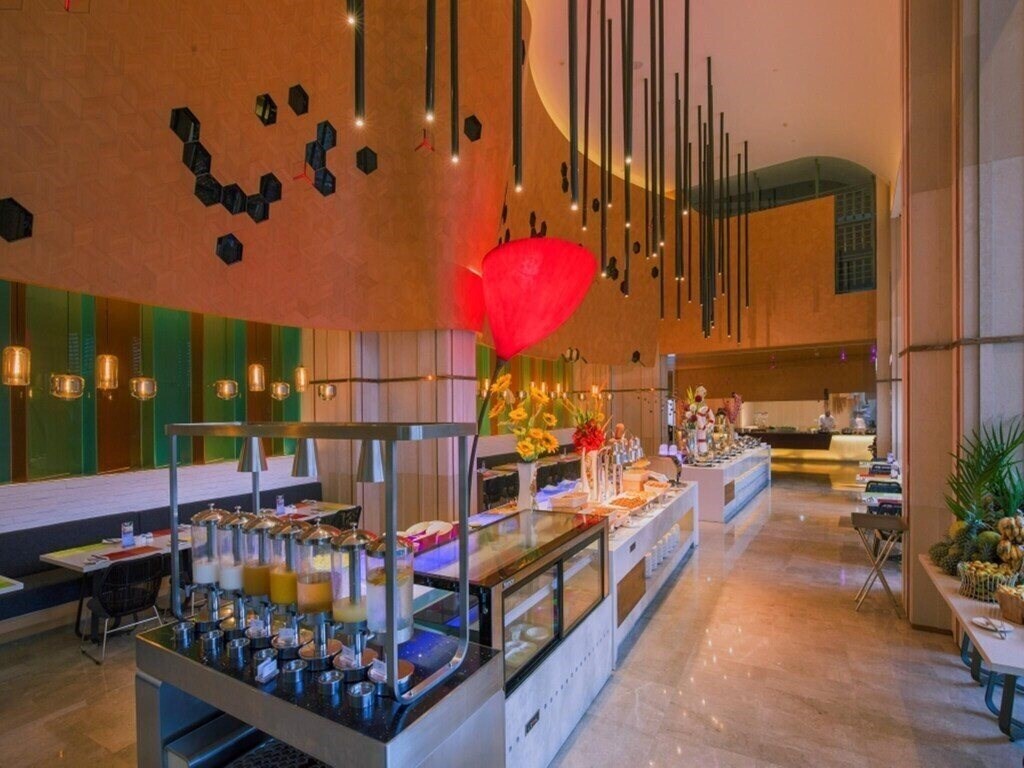 Апартаменты Ramada Plaza by Wyndham Sanya Bay 4*