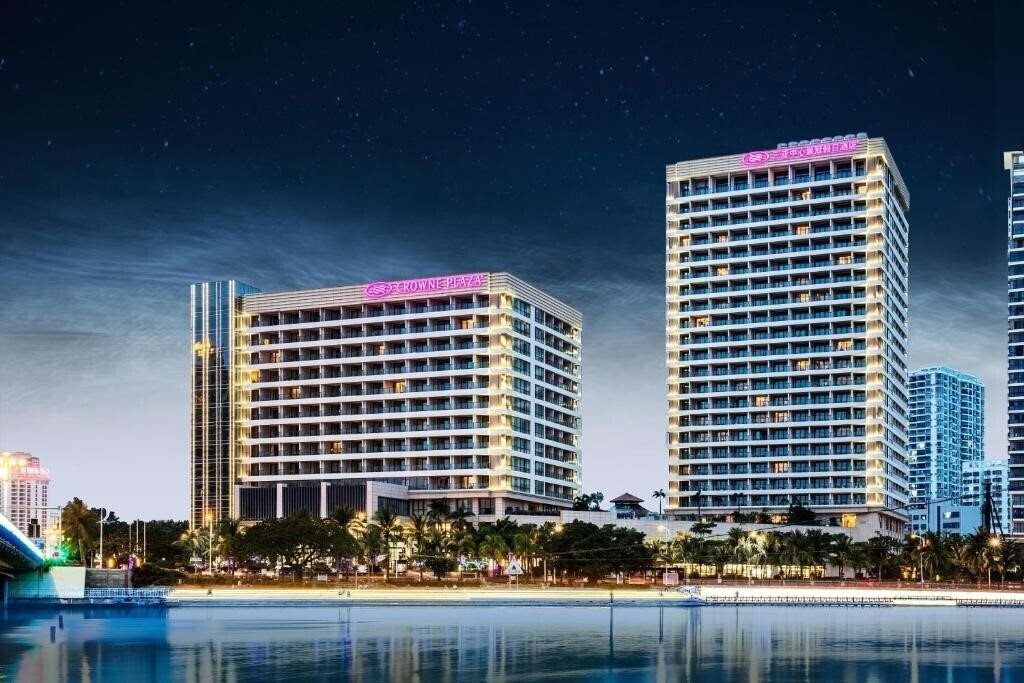 Готель Crowne Plaza Sanya City Center 5*