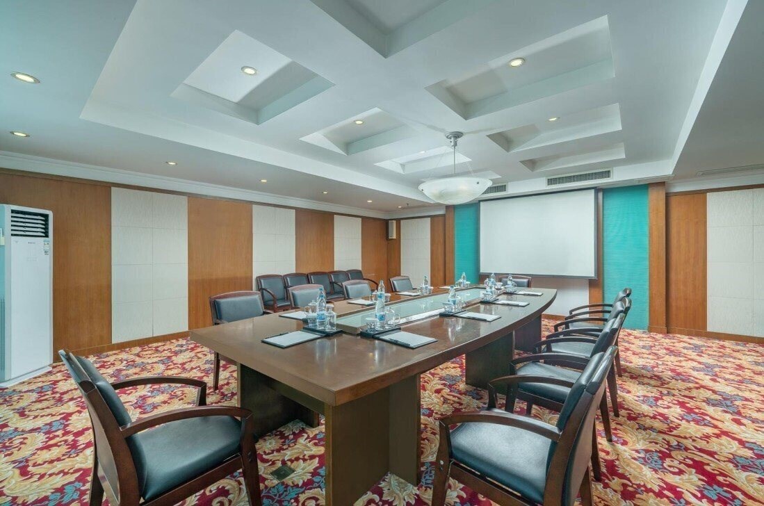 Панорама Sanya Huayuan Hot Spring Seaview Resort 4*