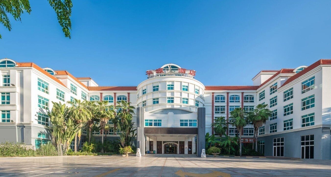 Отель Sanya Huayuan Hot Spring Seaview Resort 4*