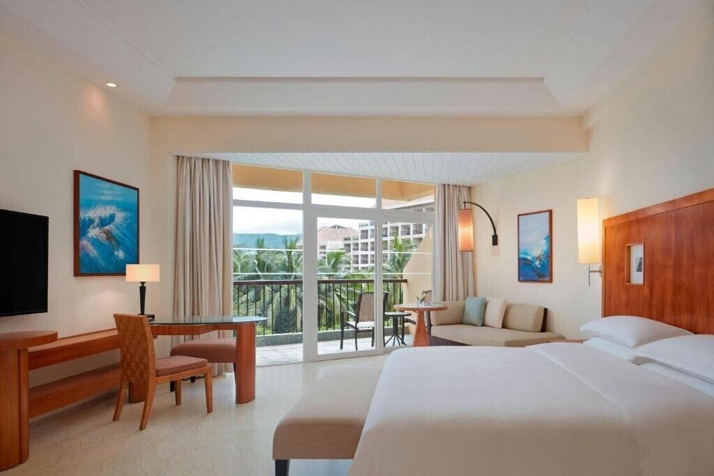 Територія Sheraton Sanya Resort 5*