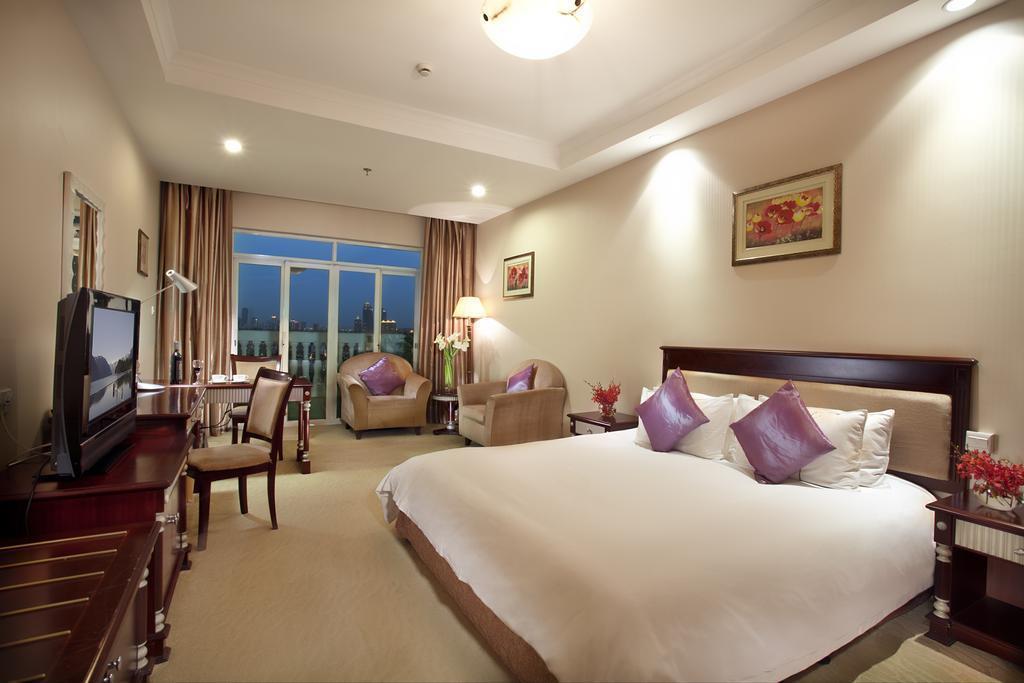 Фото Golden River View Hotel 4*