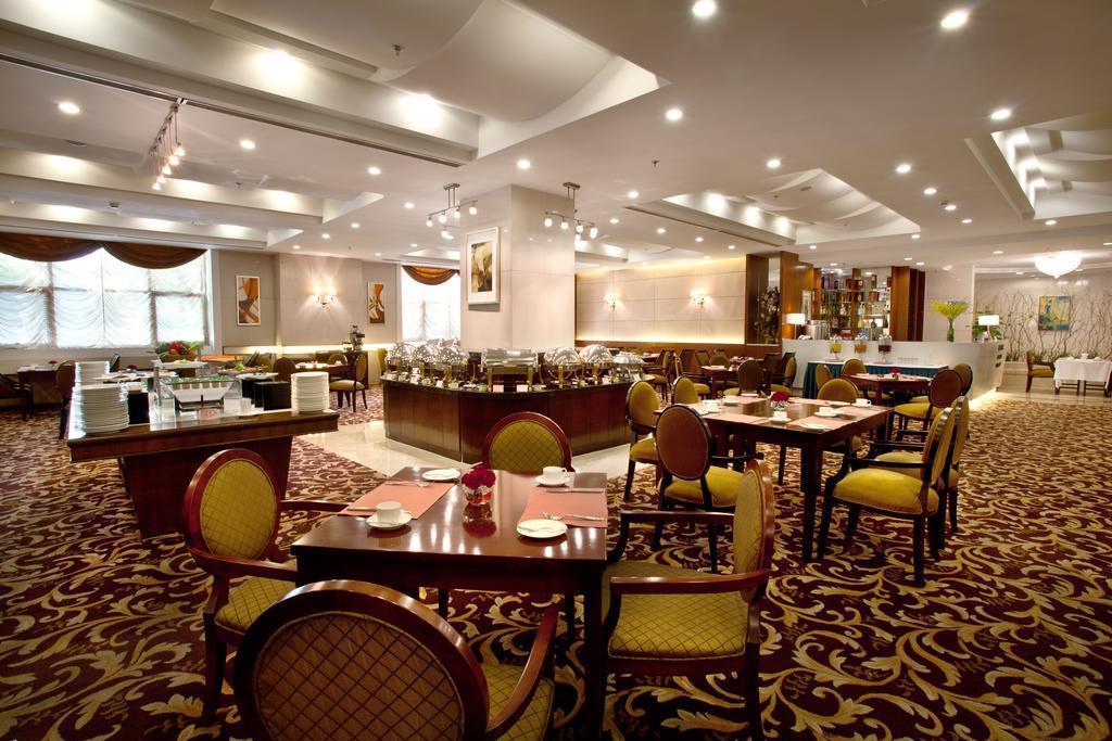 Фотографія Golden River View Hotel 4*