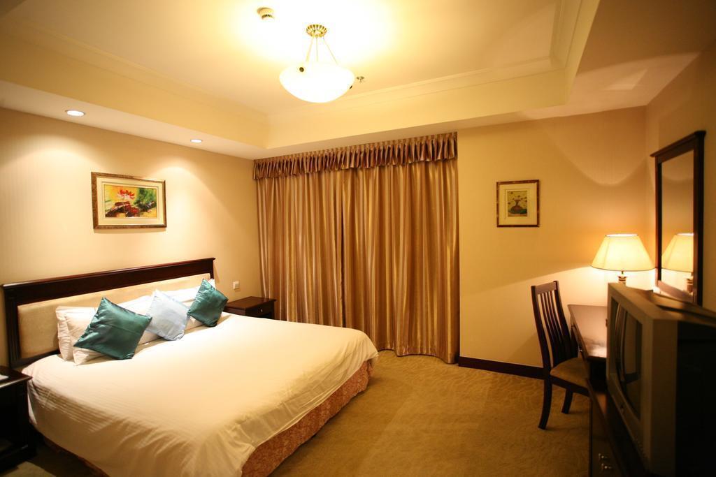 Вид Golden River View Hotel 4*