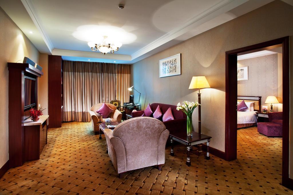 Територія Golden River View Hotel 4*