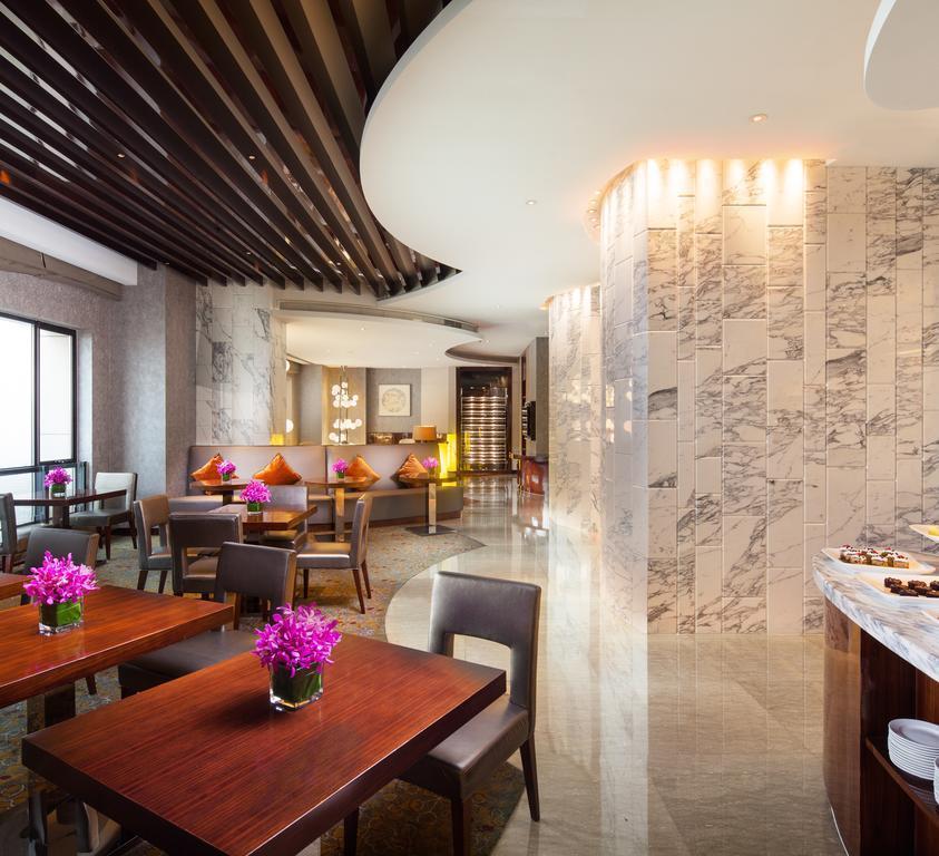 Территория Holiday Inn Shanghai Jinxiu 4*