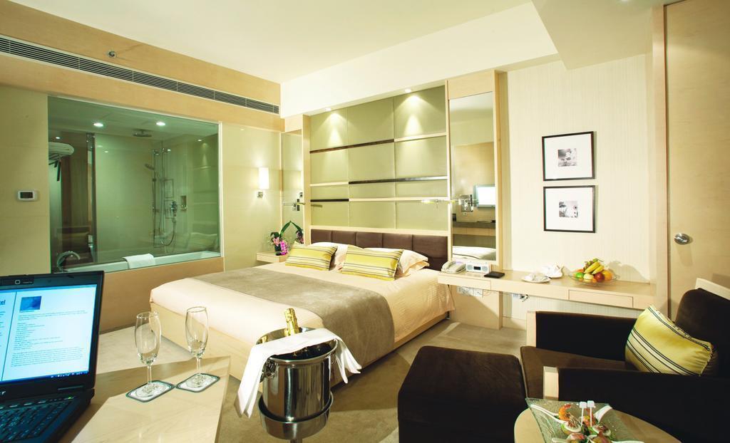 Территория Regal Shanghai East Asia 5*