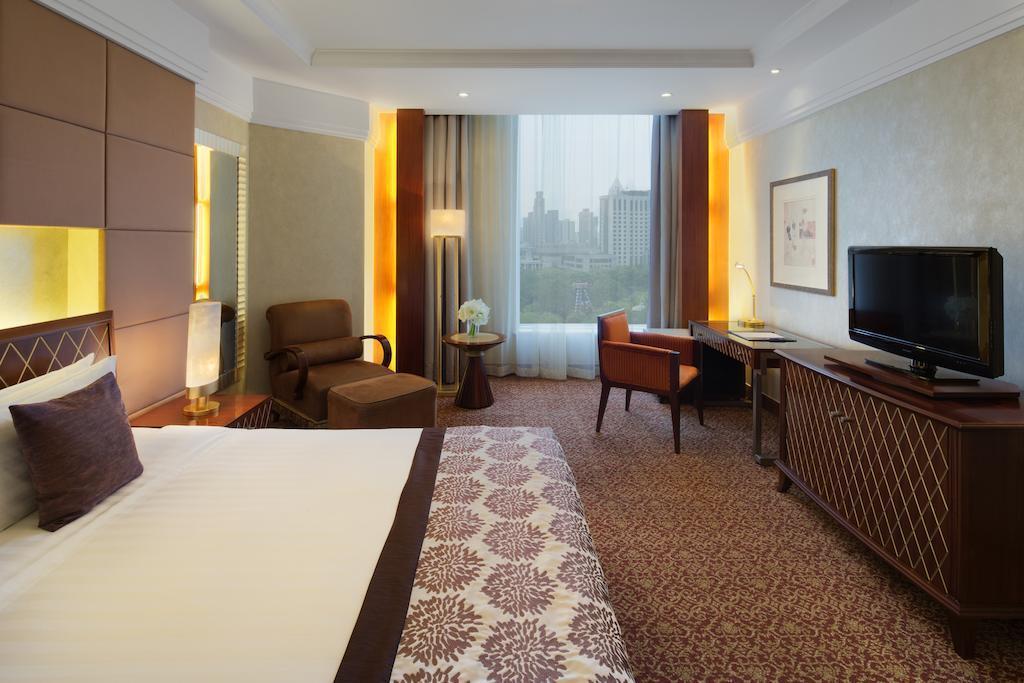 Вид Radisson Blu Hotel Shanghai New World 5*
