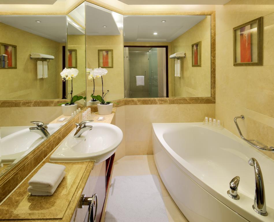 Апартаменти Radisson Blu Hotel Shanghai New World 5*