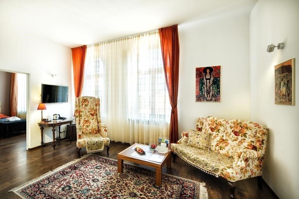 Апартаменти City Hotel Teater 4*