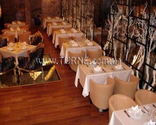 Готель Royal Square Hotel & Suites 5*