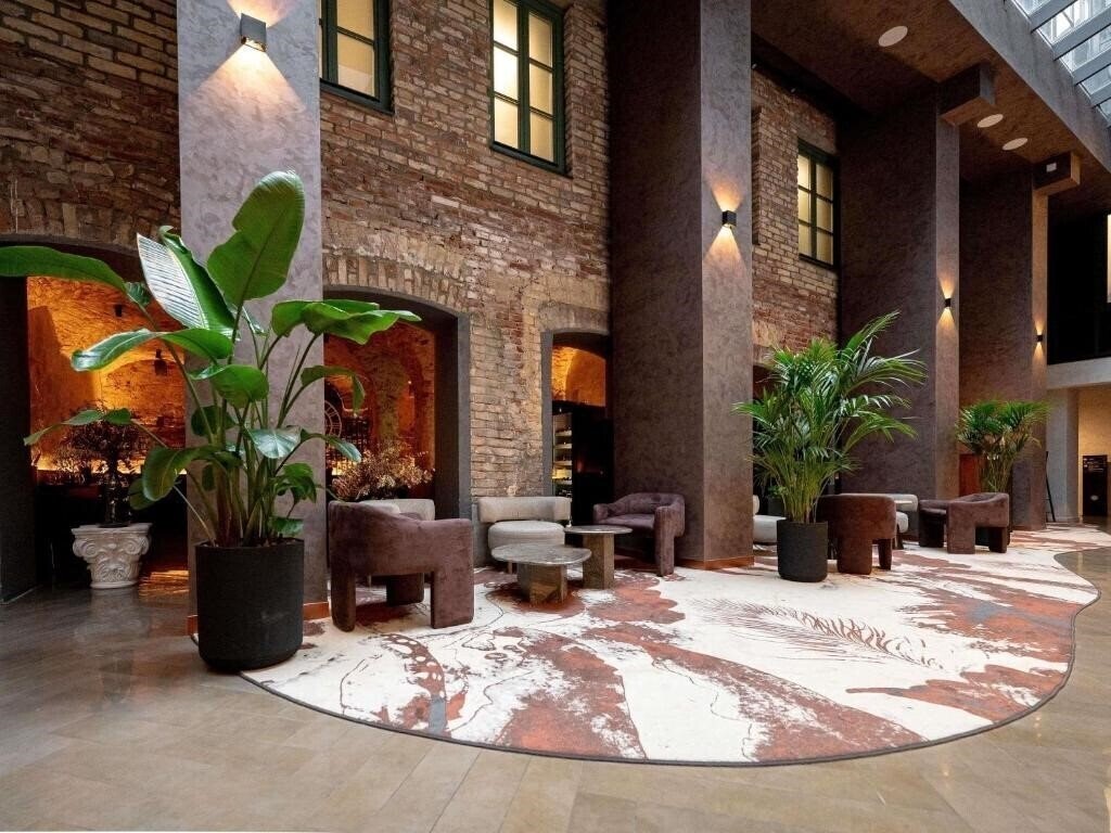 Территория Pullman Riga Old Town Hotel 5*