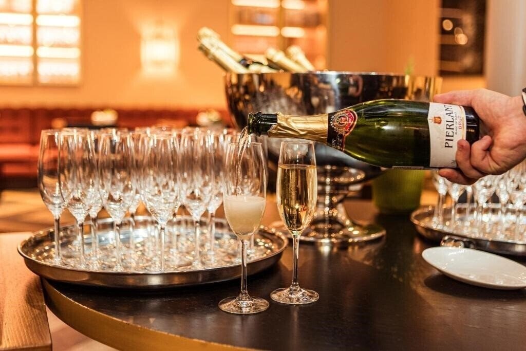 Апартаменты Grand Poet Hotel By Semarah 5*