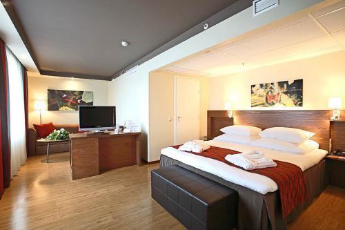 Панорама Reval Hotel Neris 3*