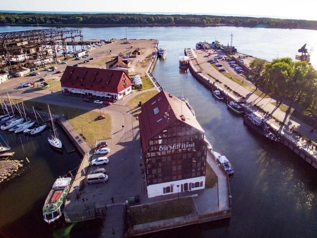 Территория Old Mill Hotel 3*