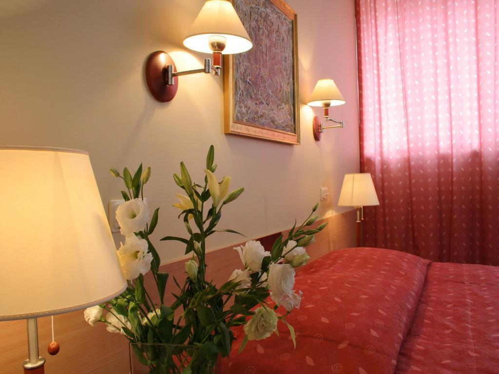 Отель Karolina 3*