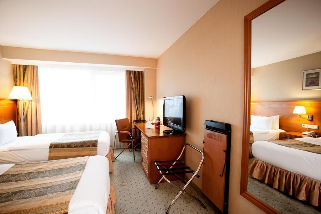 Территория Crowne Plaza Vilnius 4*