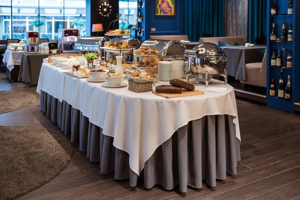 Панорама Amberton 4*