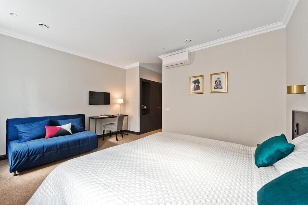 Територія 15 Th Avenue 3*