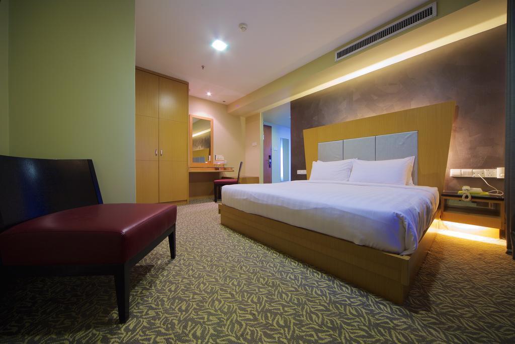 Панорама Kinabalu Daya Hotel 3*