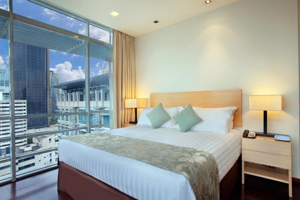 Отель Park Royal Serviced Suites 5*