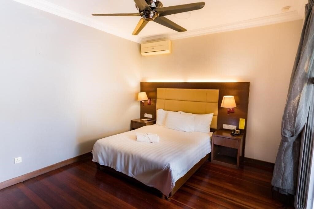 Апартаменты Langkah Syabas Beach Resort 3*