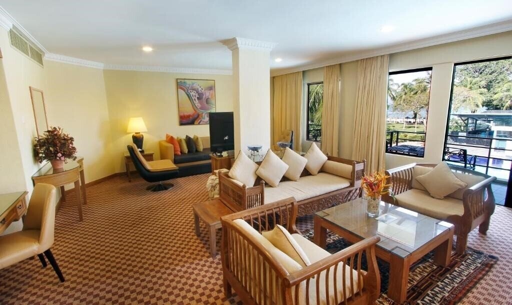 Картинка Holiday Villa Beach Resort & SPA 4*