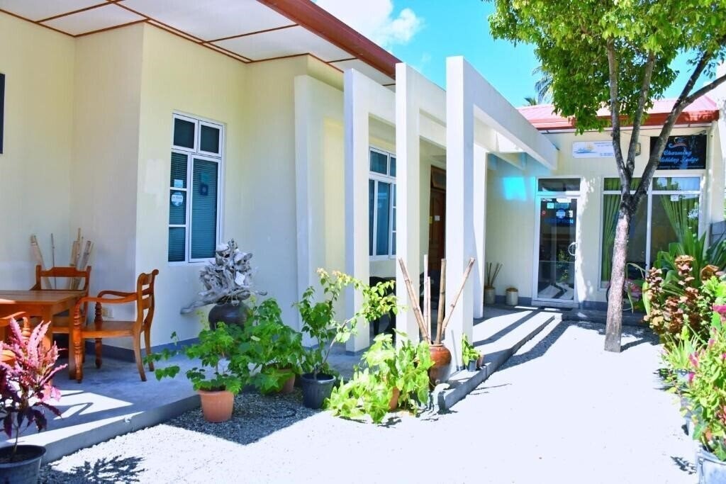 Территория Charming Holiday Lodge Guest House 4*