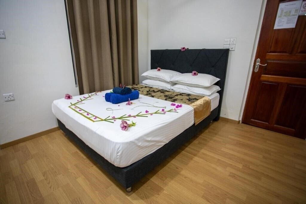 Готель Ihaven Thulusdhoo Guest House 3*