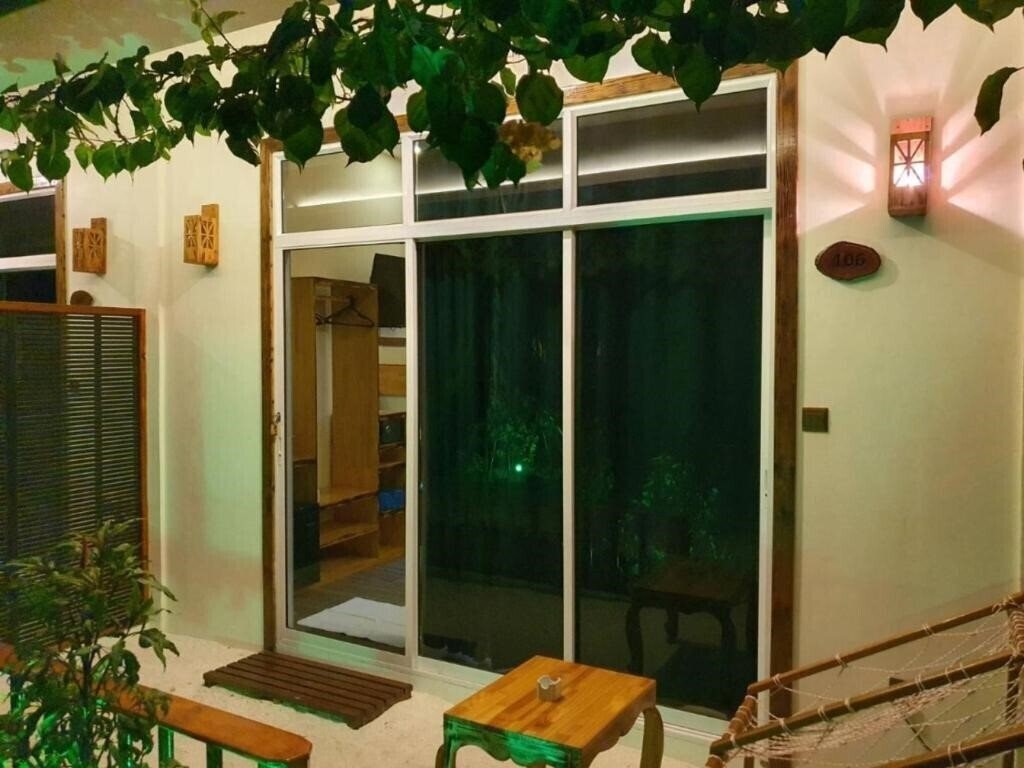 Панорама Manta Dhangethi Guest House коттедж