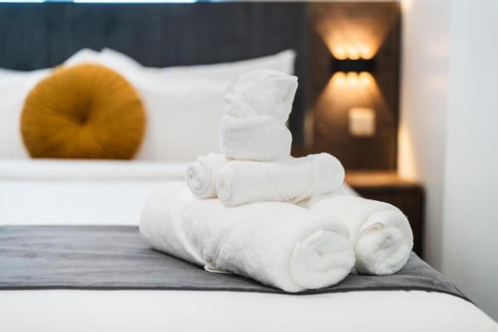 Апартаменти Aina Residency 4*