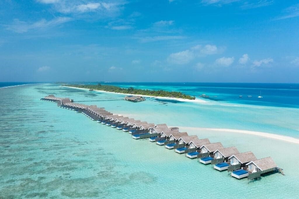 Отель Lux South Ari Atoll 5*