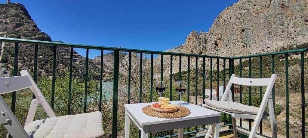 Вид Drift Retreats & Cruises 3*