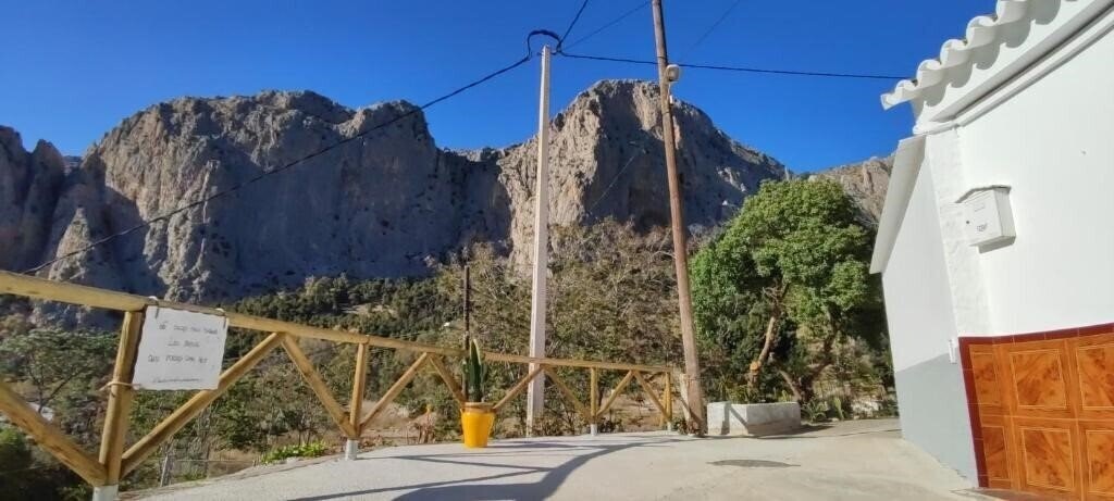 Территория Drift Retreats & Cruises 3*