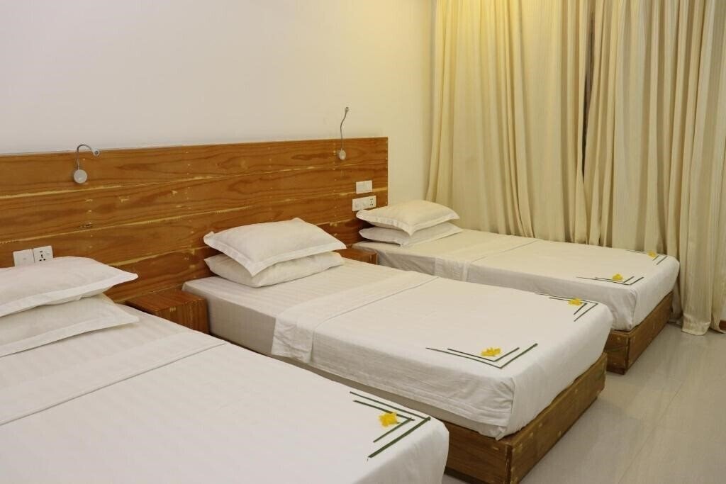 Панорама Alaika Maafushi Guest House гостиный двор