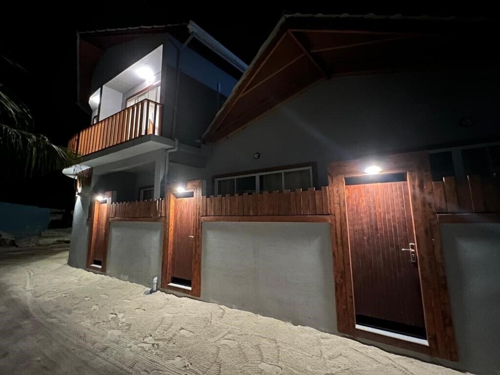 Территория Finolhu Inn Dhigurah Guest House гостиный двор