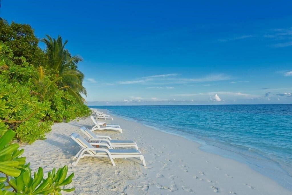 Апартаменти Angaga Island Resort & Spa 4*