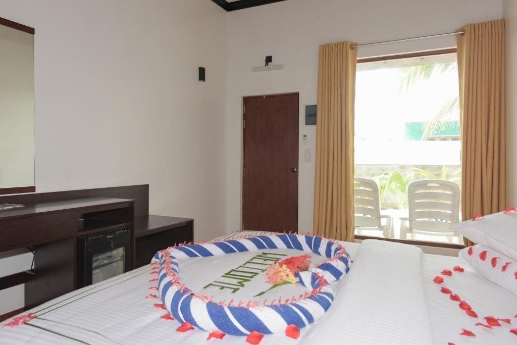 Панорама Madi Finolhu Guest House гостиный двор