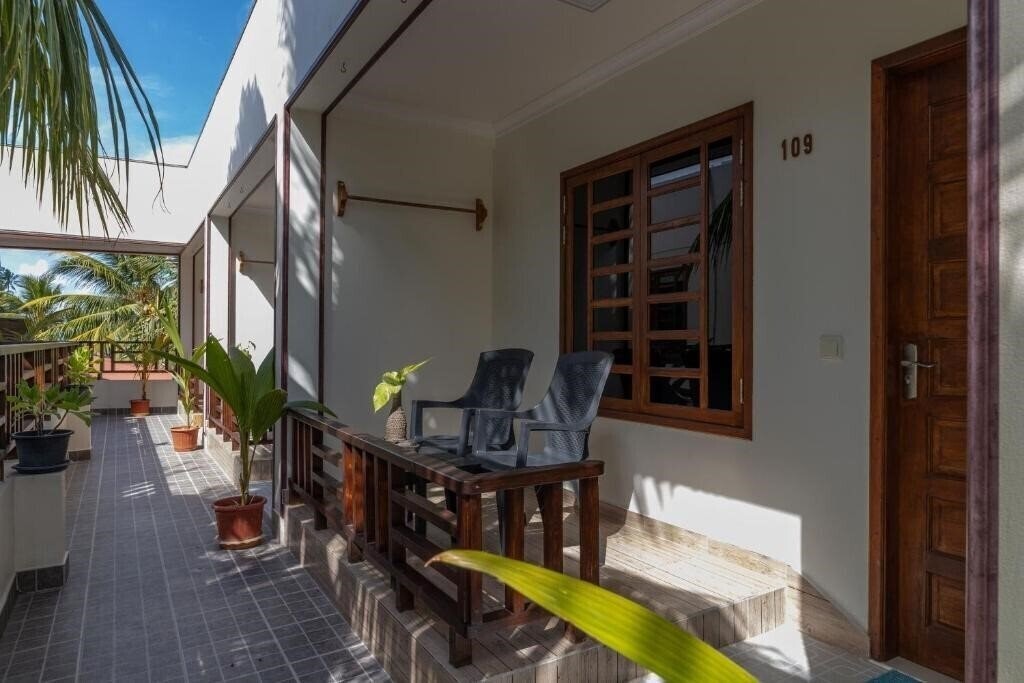 Панорама Kamadhoo Inn Guest House гостиный двор