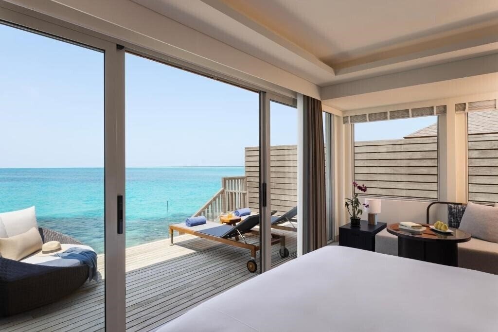 Вид Avani Fares Maldives Resort 5*