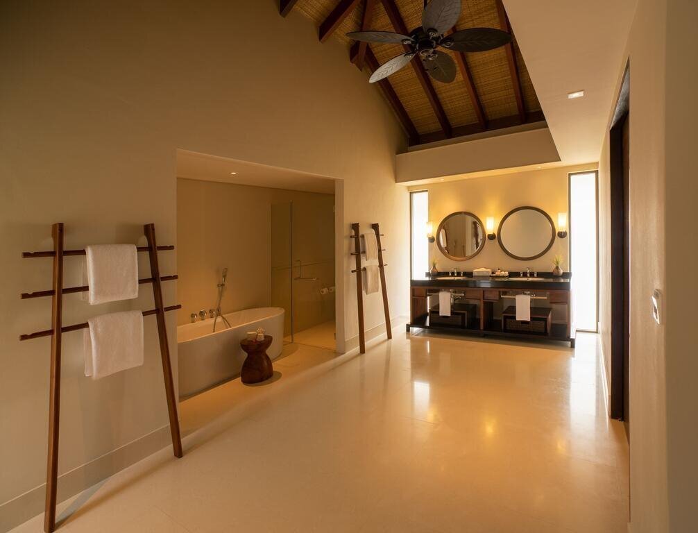 Отель The Residence Maldives At Dhigurah 5*