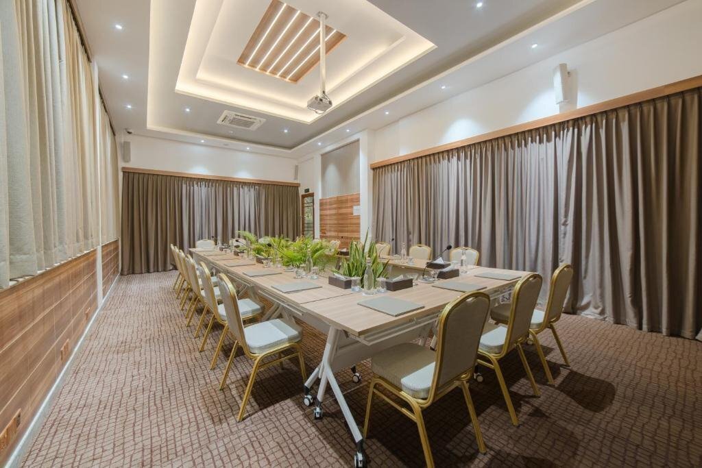 Вид Samann Host 4*