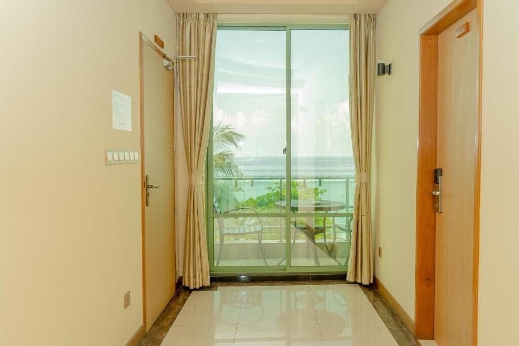 Територія Season Holidays Hulhumale Guest House гостиный двор