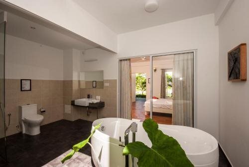 Территория Evexia Beach Collection Laamu Guest House 1*