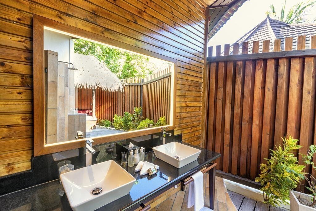 Фото Komandoo Island Resort & SPA 4*