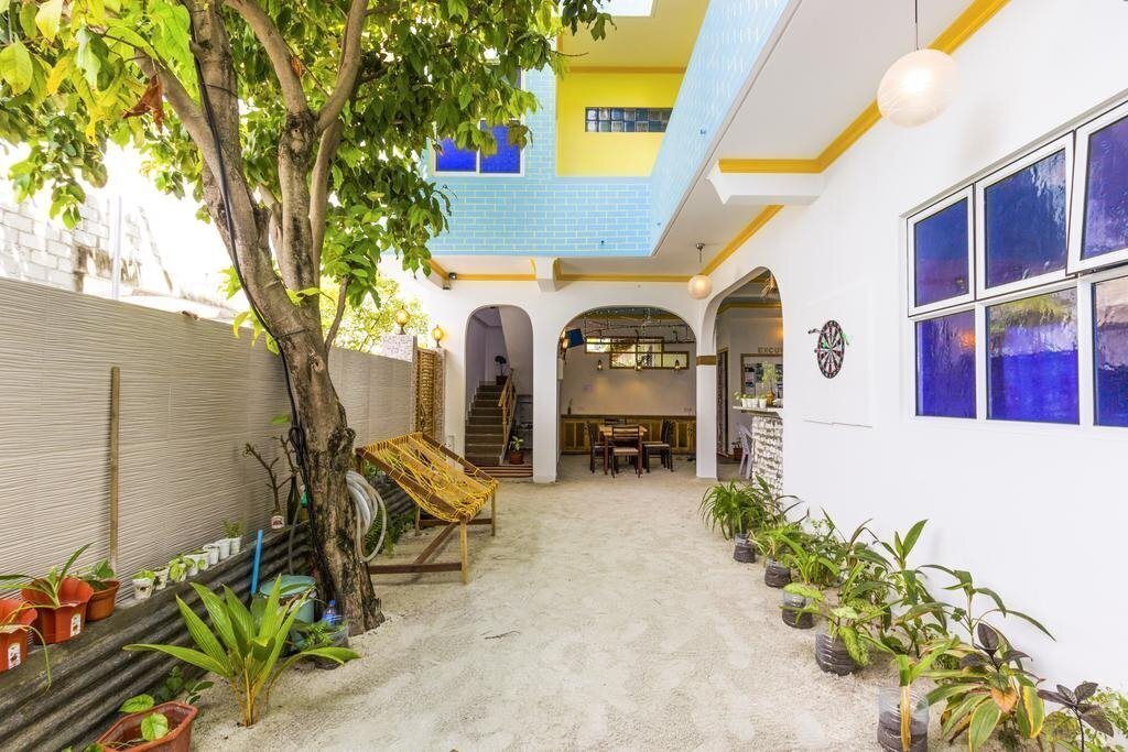Территория Kurumba Villa Maafushi Guest House 3*