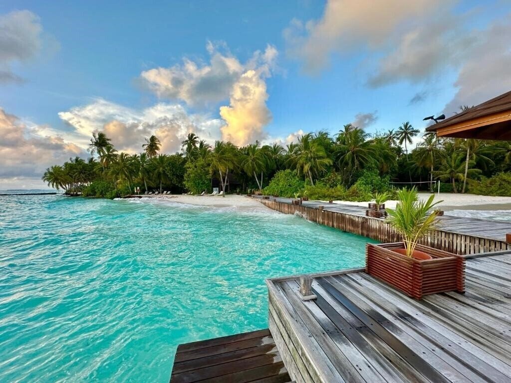 Територія Fiyavalhu Maldives 4*