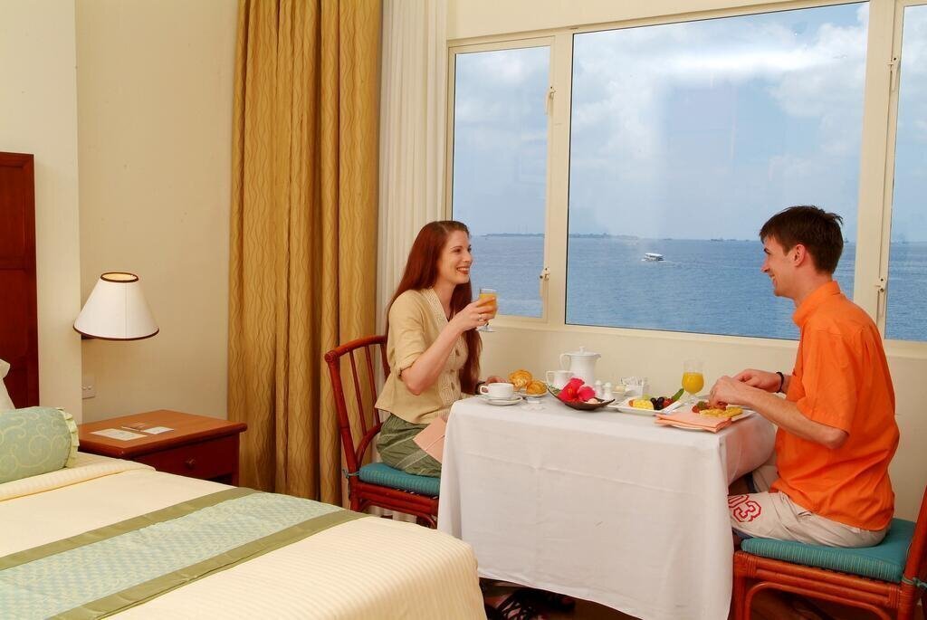 Панорама Hulhule Island Hotel 4*