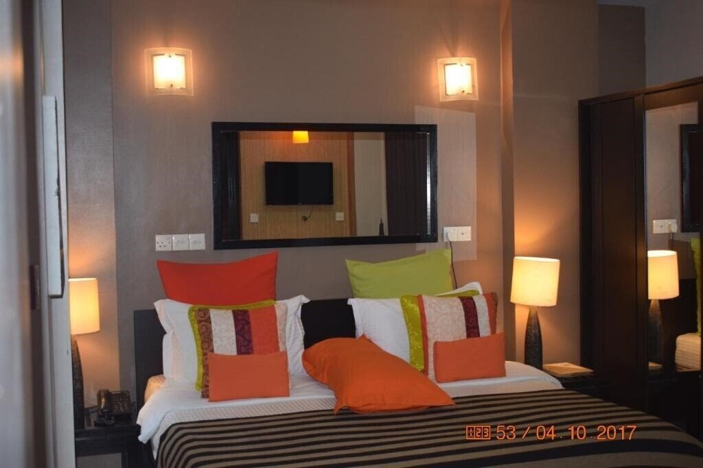 Панорама Beehive Nalahiya 4*