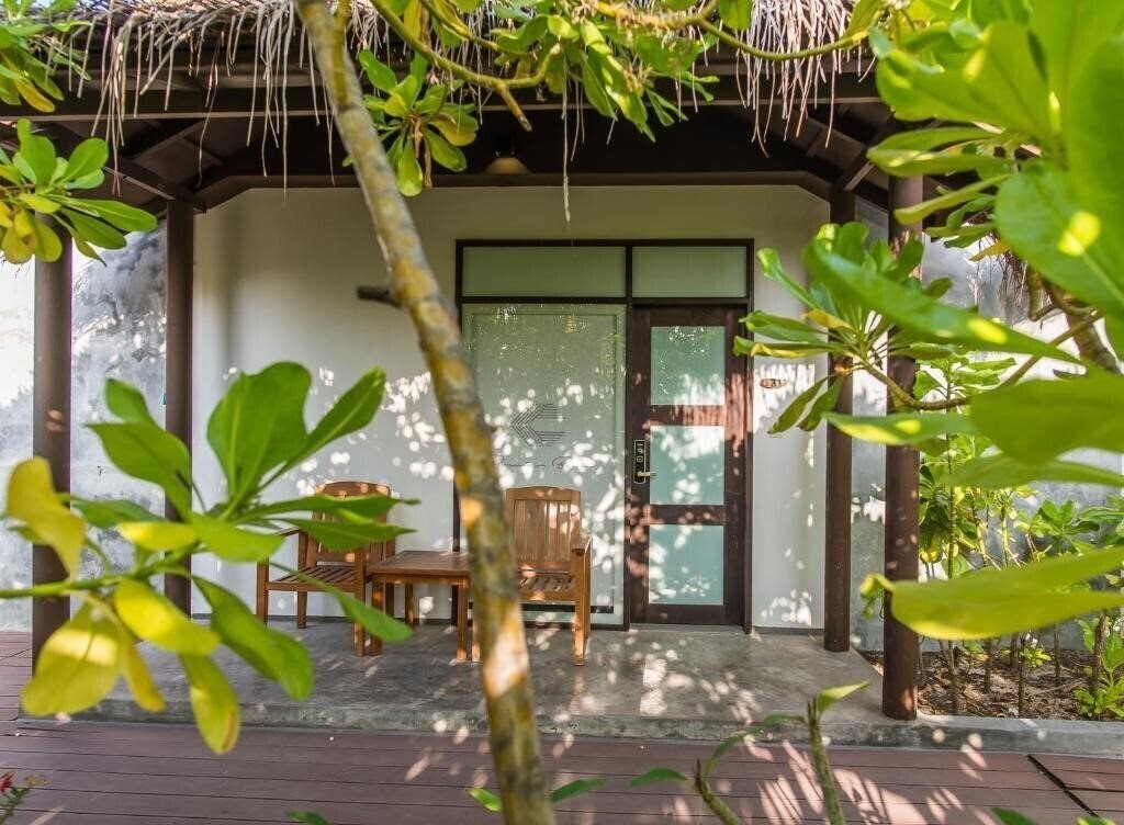 Вид Premier Beach Hotel Gulhi 4*